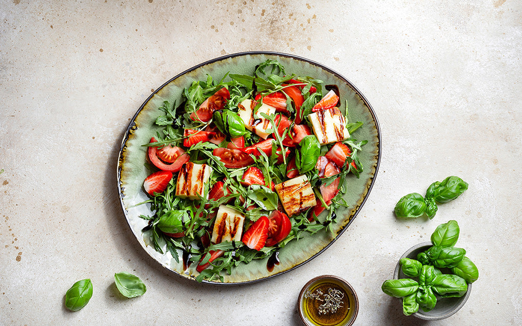 Salade de tomates et halloumi grillé