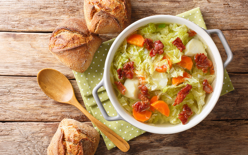 Soupe au chou et bacon croustillant